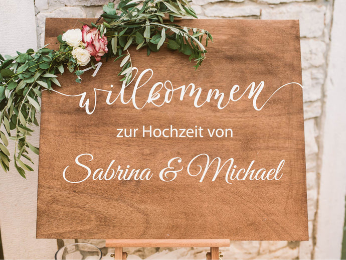 Aufkleber Hochzeit Willkommen Linie mit Namen auf Holzschild
