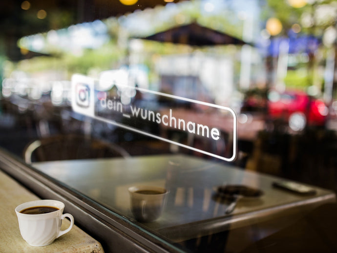 Instagram Schaufensteraufkleber Text mit Rahmen