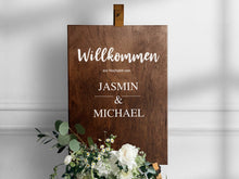 Laden Sie das Bild in den Galerie-Viewer, Aufkleber Hochzeit Willkommen mit Namen auf Hochzeitschild