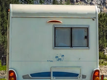 Laden Sie das Bild in den Galerie-Viewer, Aufkleber Be Happy Camper Wohnwagen Aufkleber